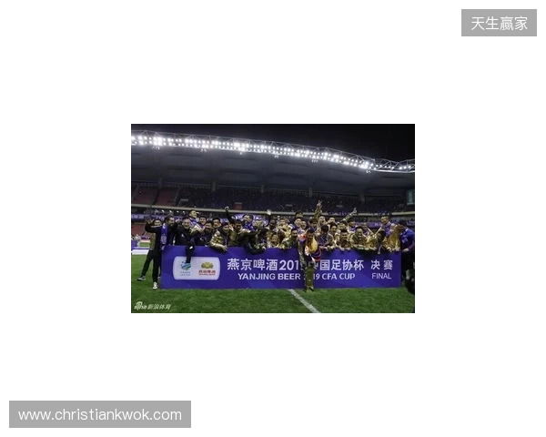 法比奥庆祝足协杯夺冠:我们是冠军了!这座城市值得拥有这一刻 法比奥庆祝足协杯夺冠:我们是冠军了!这座城市值得拥有这一刻